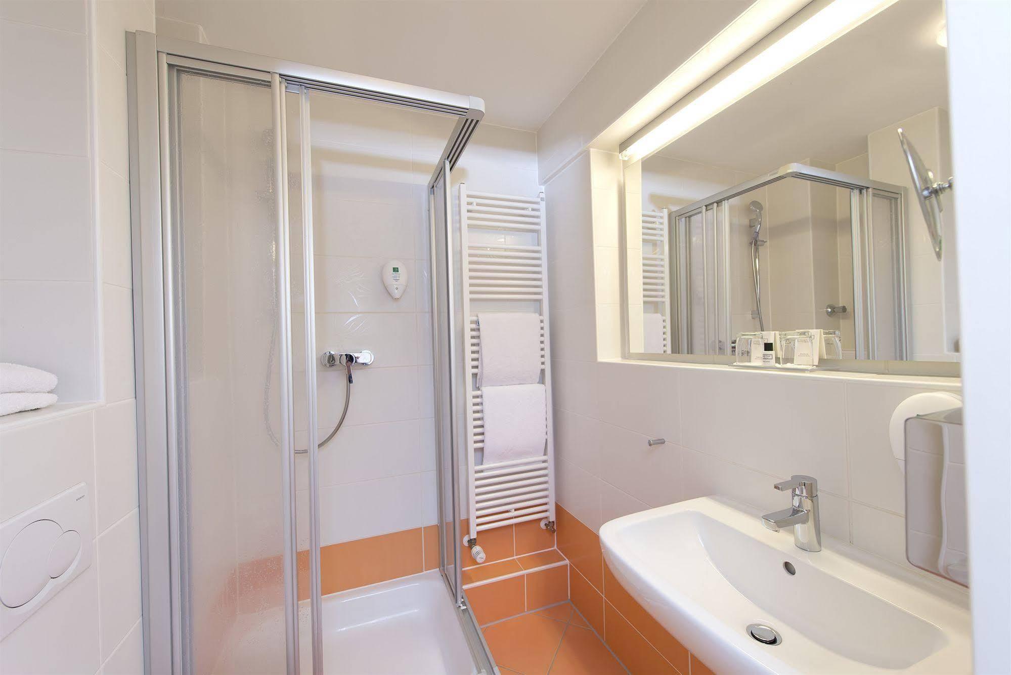 Tryp By Wyndham Frankfurt Frankfurt am Main Quarto foto